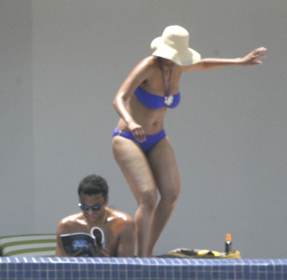 Tyra Banks - Bikini Candids in Mexico - July 02-08